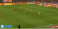 九游-凯恩小角度射门被扑，随后后点凌空再射打偏